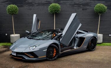 Lamborghini Aventador S LP 740-4 ROADSTER 2