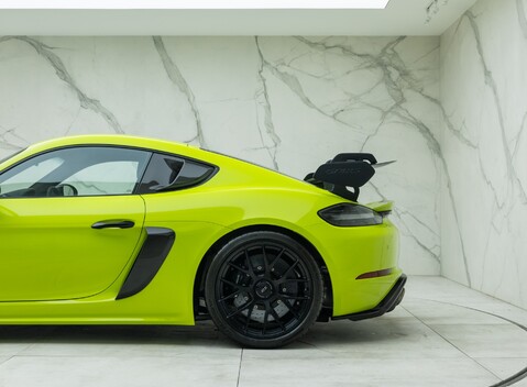 Porsche Cayman GT4 RS (718) 48