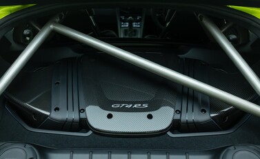 Porsche Cayman GT4 RS (718) 50