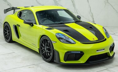 Porsche Cayman GT4 RS (718) 11