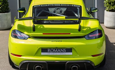 Porsche Cayman GT4 RS (718) 4