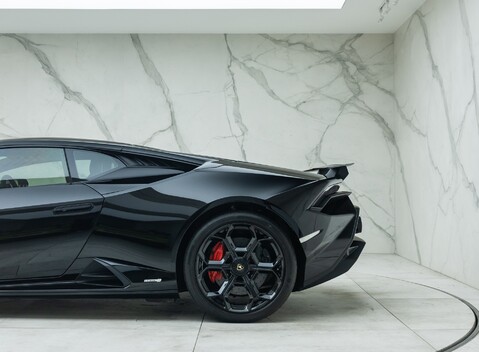 Lamborghini Huracan TECNICA 32