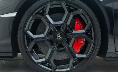 Lamborghini Huracan TECNICA 22