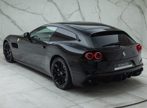 Ferrari GTC4 Lusso T 12