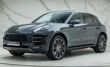 Porsche Macan TURBO 1