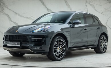 Porsche Macan TURBO