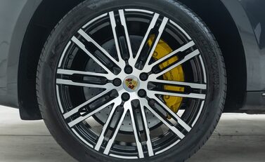 Porsche Macan TURBO 30