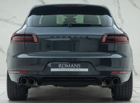 Porsche Macan TURBO 8