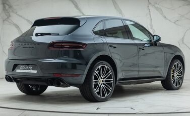 Porsche Macan TURBO 6