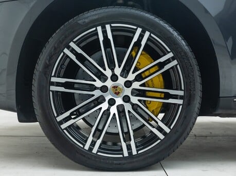 Porsche Macan TURBO