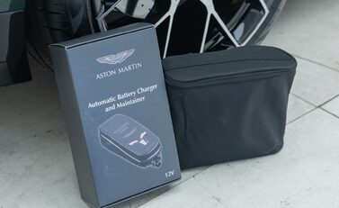 Aston Martin Vanquish V12 36
