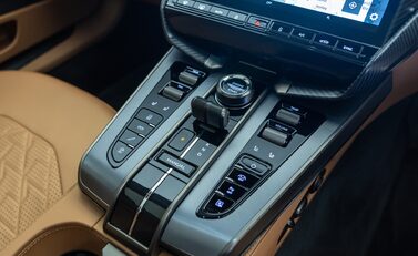 Aston Martin Vanquish V12 24