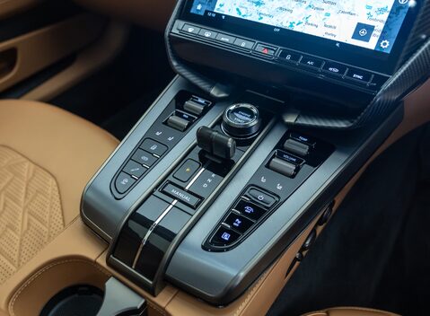 Aston Martin Vanquish V12 24