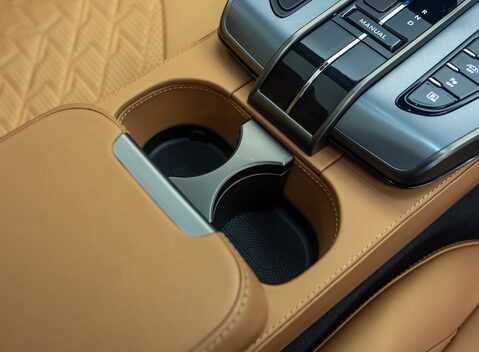 Aston Martin Vanquish V12 25