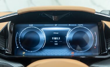 Aston Martin Vanquish V12 21