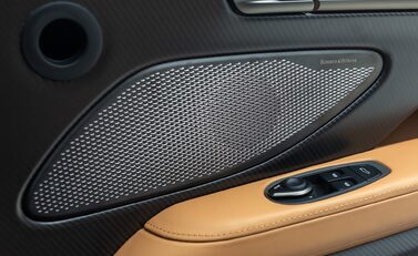Aston Martin Vanquish V12 29