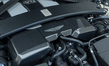 Aston Martin Vanquish V12 40