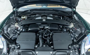 Aston Martin Vanquish V12 39