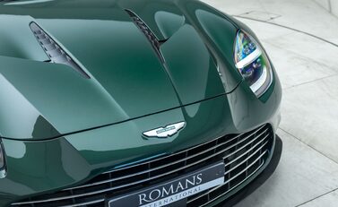 Aston Martin Vanquish V12 31