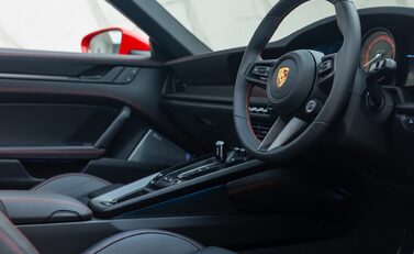Porsche 911 Targa 4 GTS (992) 16