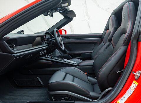 Porsche 911 Targa 4 GTS (992) 22