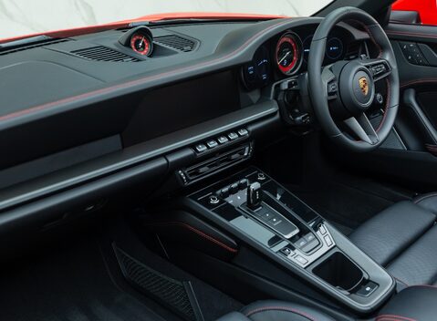 Porsche 911 Targa 4 GTS (992) 23