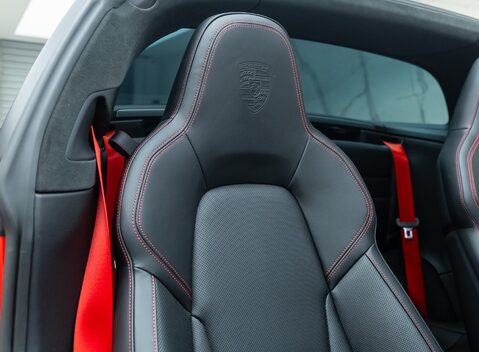 Porsche 911 Targa 4 GTS (992) 19