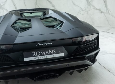 Lamborghini Aventador S LP 740-4 ROADSTER 30