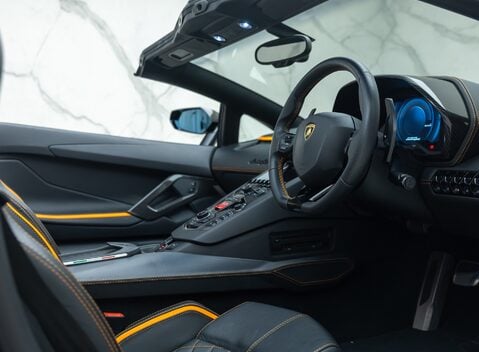 Lamborghini Aventador S LP 740-4 ROADSTER 16