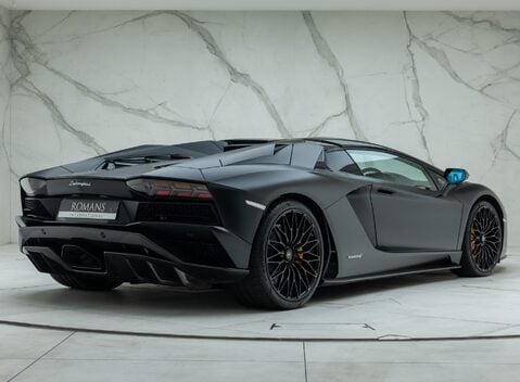 Lamborghini Aventador S LP 740-4 ROADSTER 8