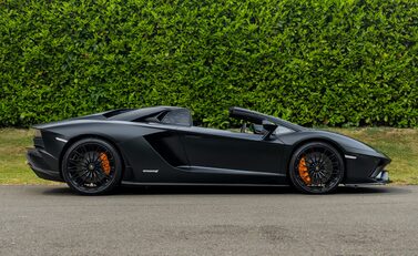 Lamborghini Aventador S LP 740-4 ROADSTER 3
