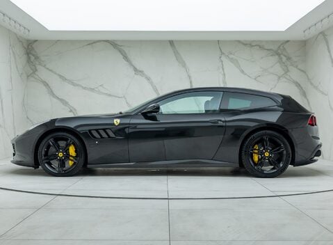 Ferrari GTC4 Lusso V12 5