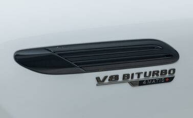 Mercedes-Benz SL 63 AMG PERFORMANCE 32