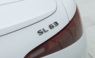 Mercedes-Benz SL 63 AMG PERFORMANCE 35