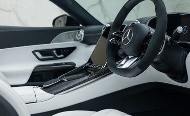 Mercedes-Benz SL 63 AMG PERFORMANCE 16