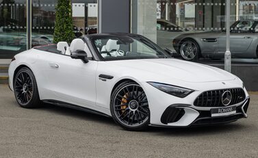 Mercedes-Benz SL 63 AMG PERFORMANCE 2