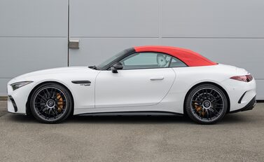 Mercedes-Benz SL 63 AMG PERFORMANCE 3