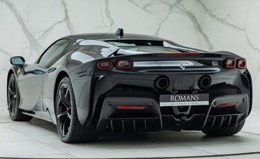 Ferrari SF90 Stradale 10