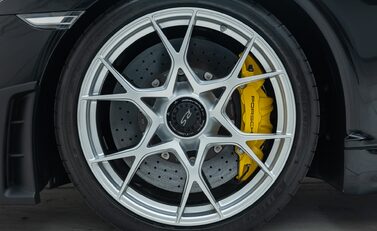 Porsche 718 SPYDER RS 29
