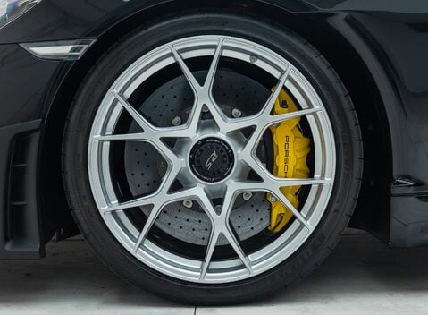 Porsche 718 SPYDER RS 29