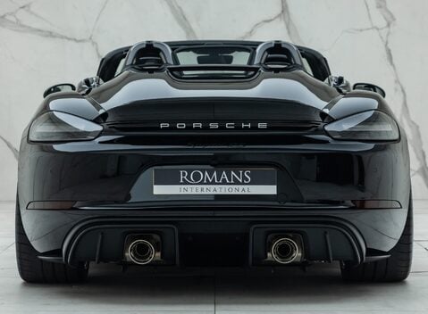 Porsche 718 SPYDER RS 11