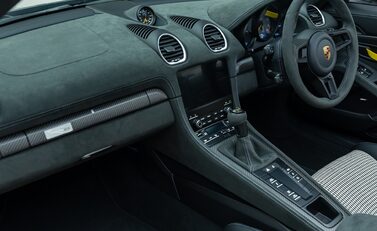 Porsche 718 SPYDER RS 20