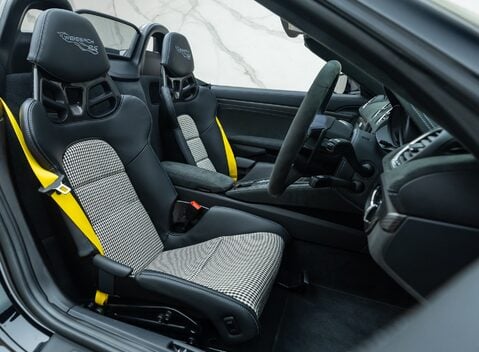Porsche 718 SPYDER RS 17