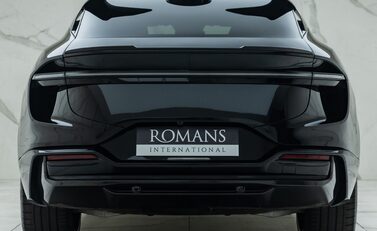 Lotus Eletre R 8
