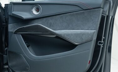 Lotus Eletre R 28