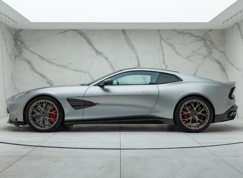 Aston Martin Vanquish V12 5