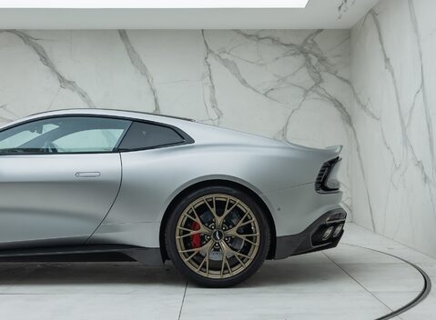 Aston Martin Vanquish V12 45