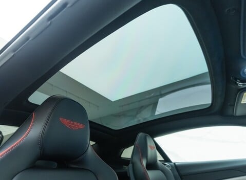 Aston Martin Vanquish V12 16