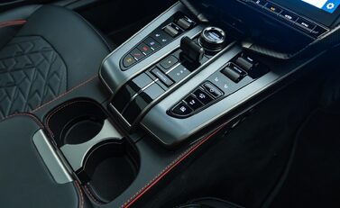Aston Martin Vanquish V12 23