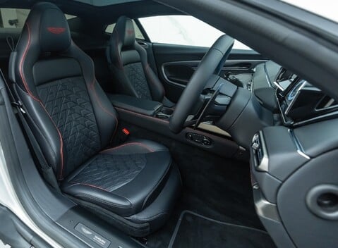 Aston Martin Vanquish V12 14